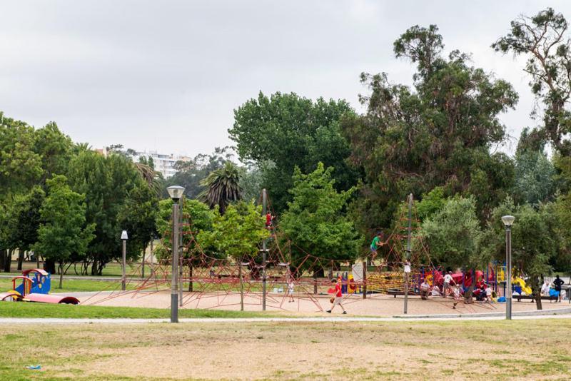 Lejlighed 5min Walk To Subway & 10min Drive To Airport Lisboa